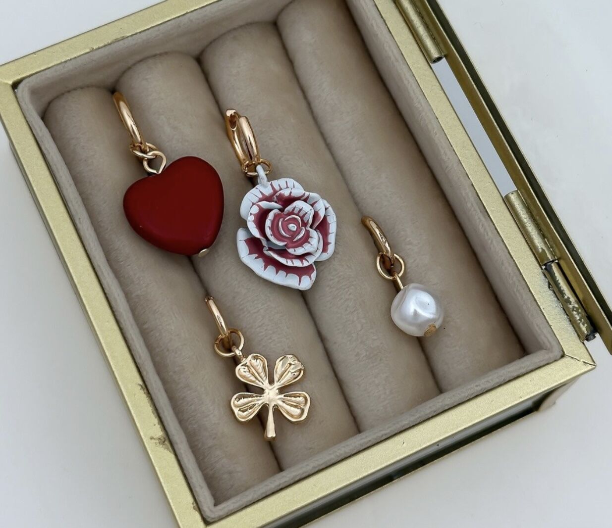 Çoklu Figür Sallantılı Çiçek Ve Kalp Set Küpe