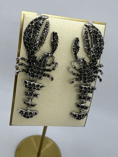 Marka Büyük Küpeler