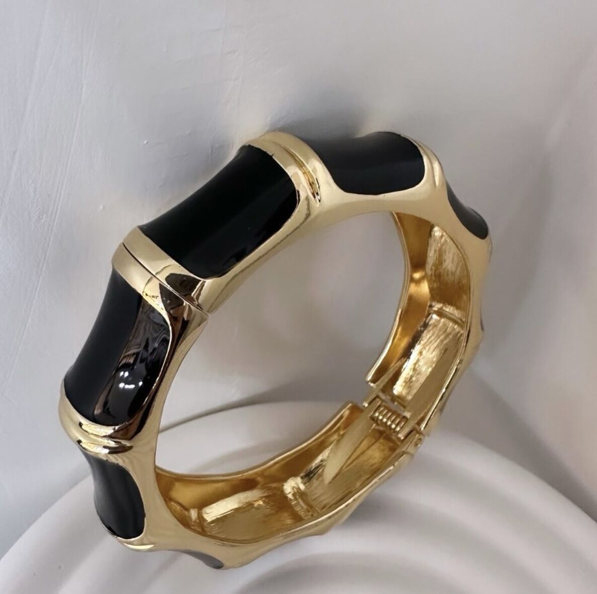 Özel Seri Siyah Mineli Kemik Tasarım Kelepçe Bileklik