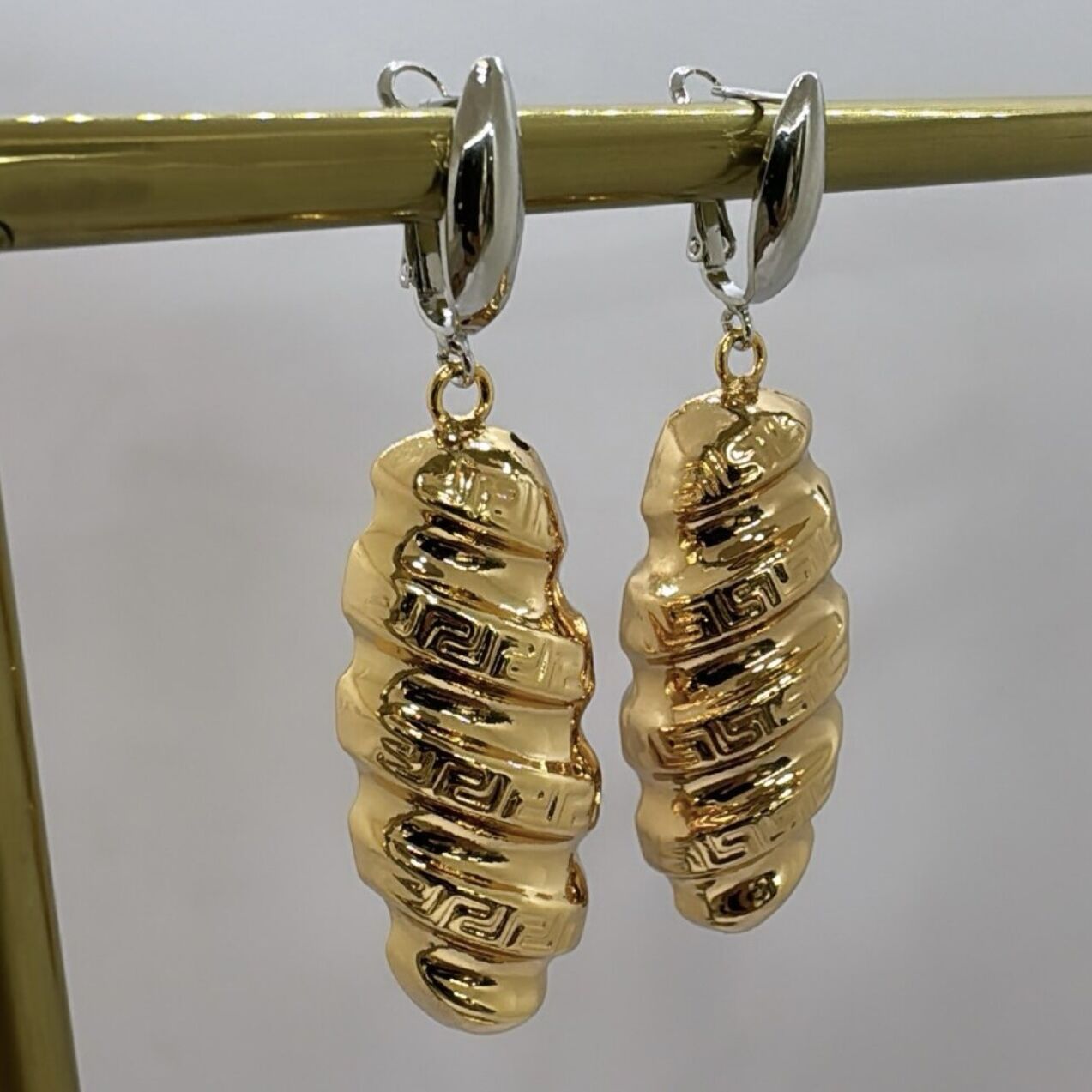 Gümüş Oval Halkada Gold Dolama Sallantı Küpe