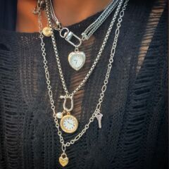 Marka Model Saatli Üçlü Charm Kolye