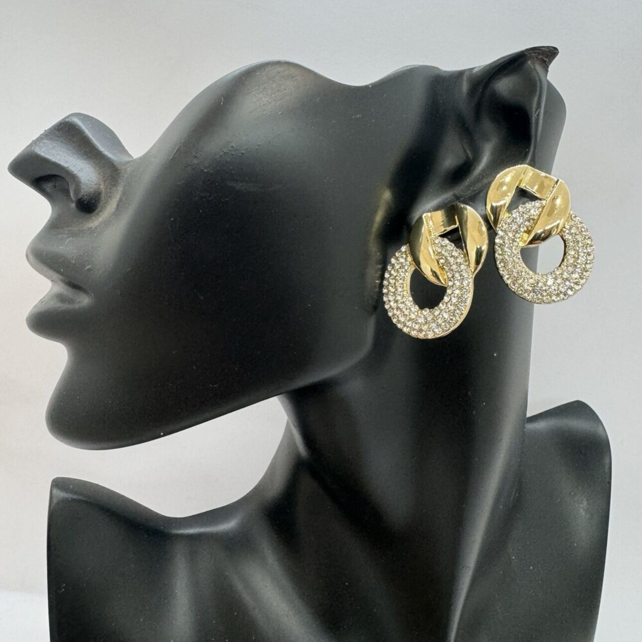 Gold Plaka ve Zirkon Taşlı Zincir Model Küpe