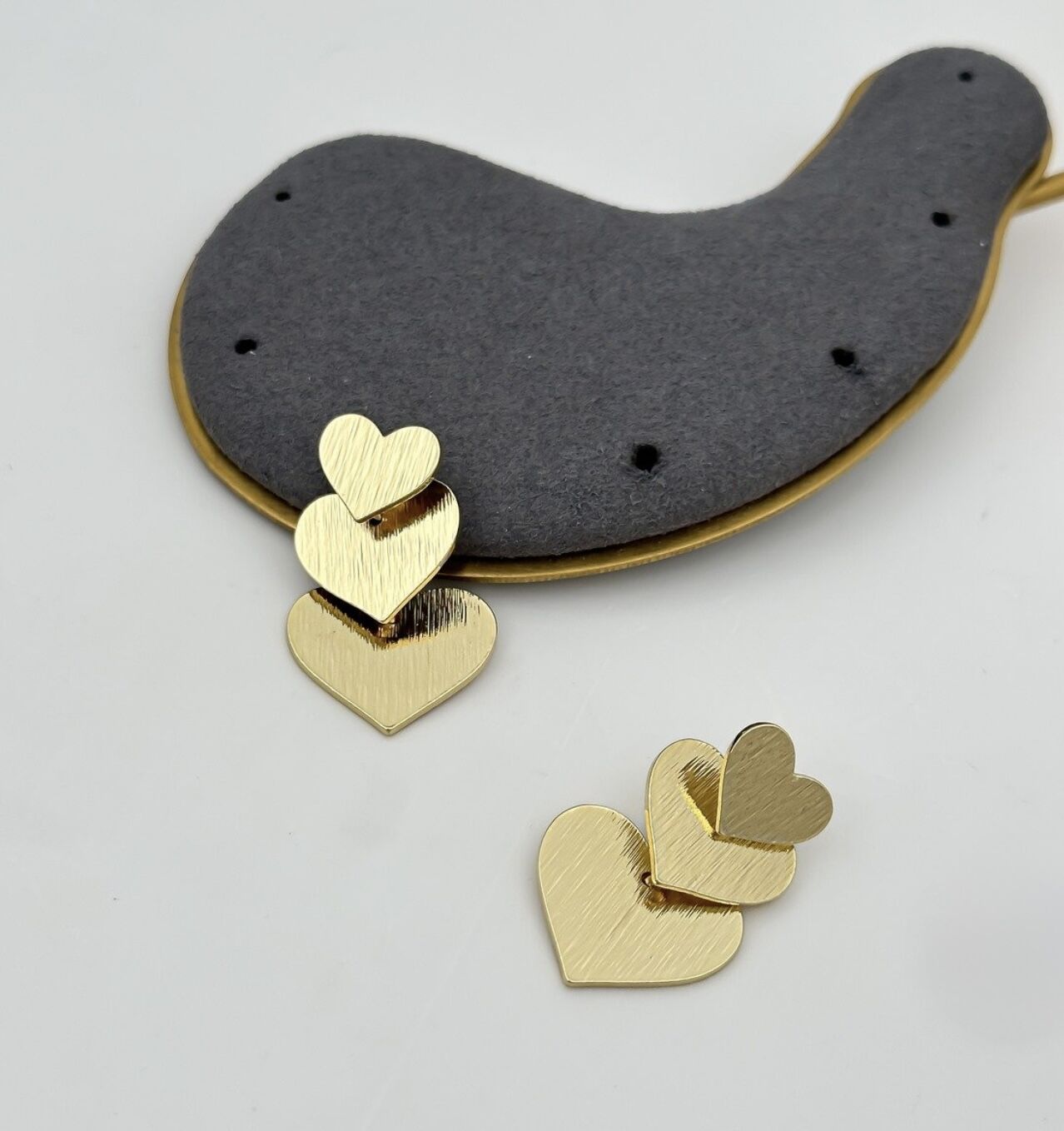 Özel Seri İşlemeli Kalp Plaka Sallantılı Küpe