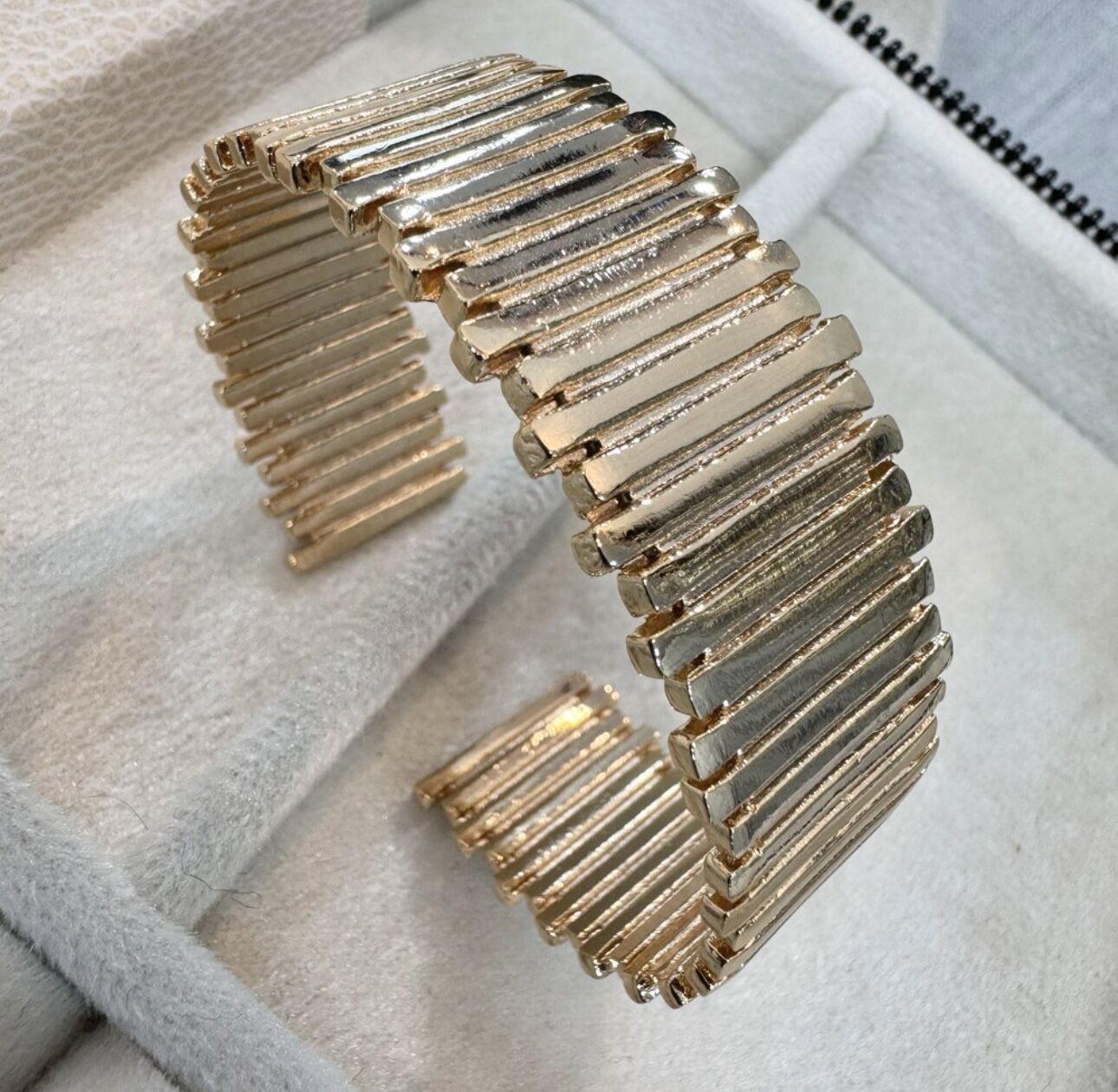 Özel Seri Kalın Tırtık Gold Kelepçe Bileklik