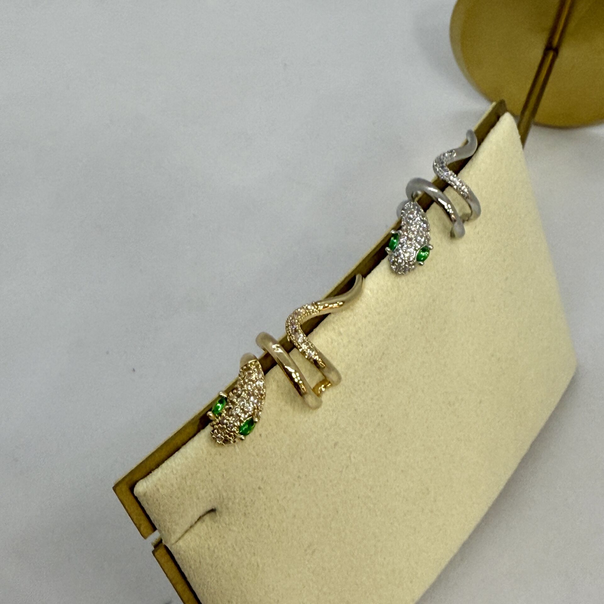 Özel Seri Yılan Kıkırdak Küpe