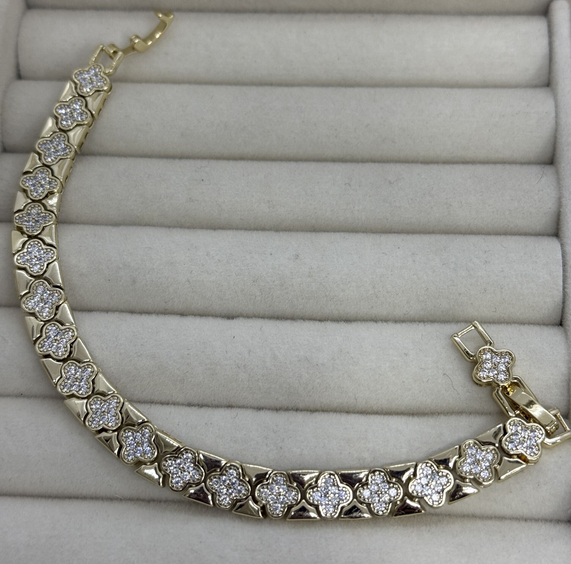 Özel Seri Zirkon Taşlı 14K Altın Kaplama Yonca Figür Bileklik