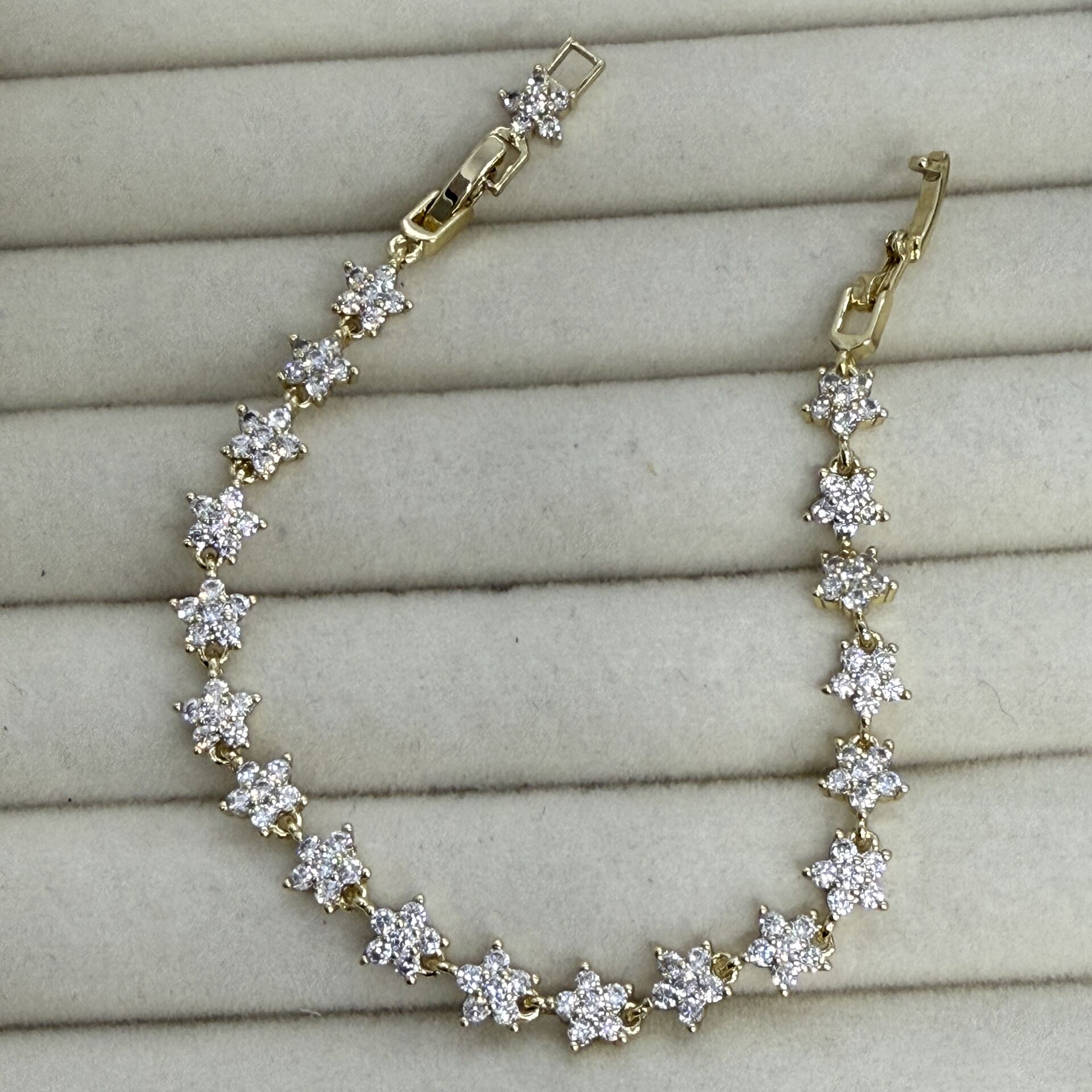 Özel Seri Zirkon Taşlı 14K Altın Kaplama Yıldız Figür Bileklik