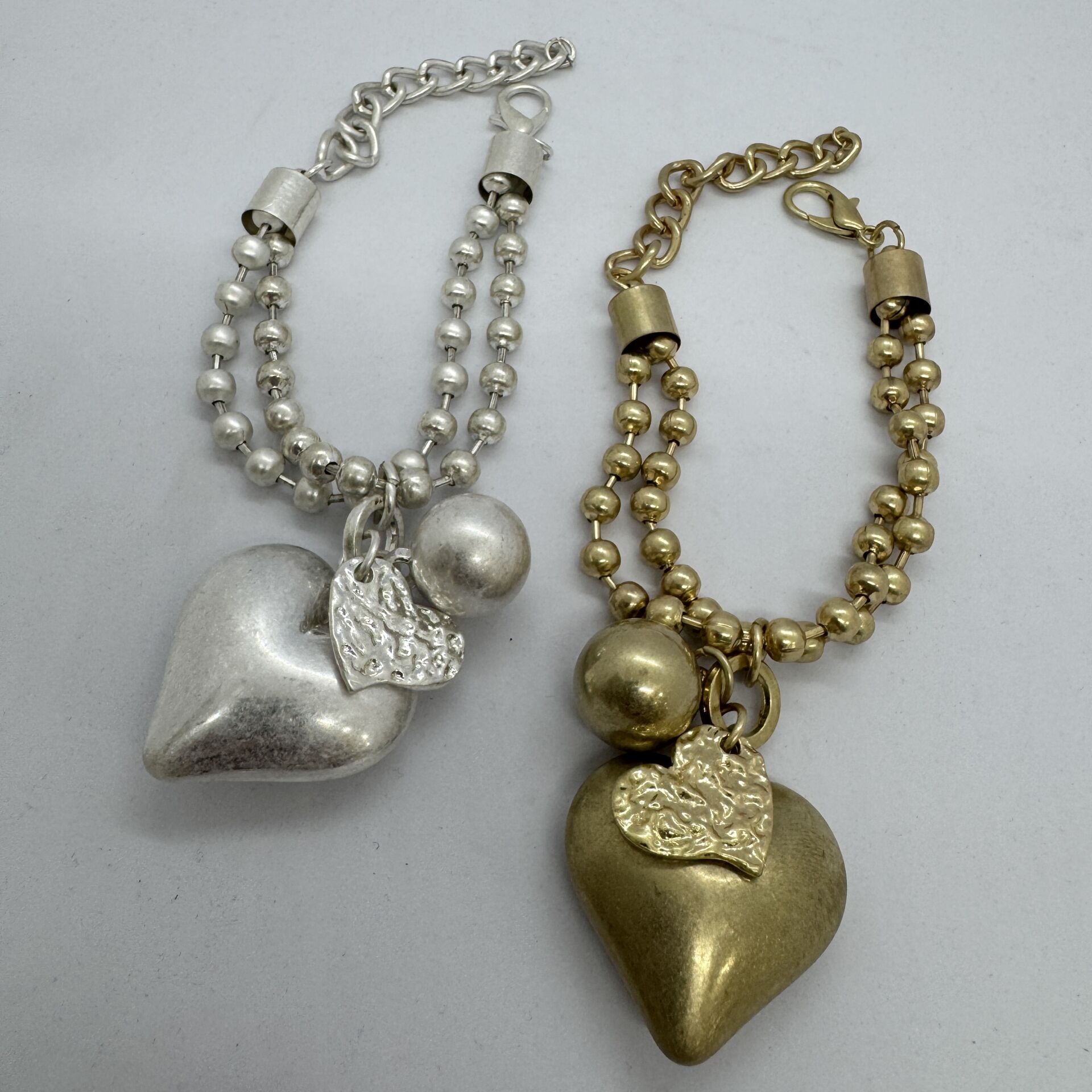 (26cm) Eskitme Gold Plaka İkili Mini Topçuk Zincir Bombeli Kalp Sallantılı Bileklik
