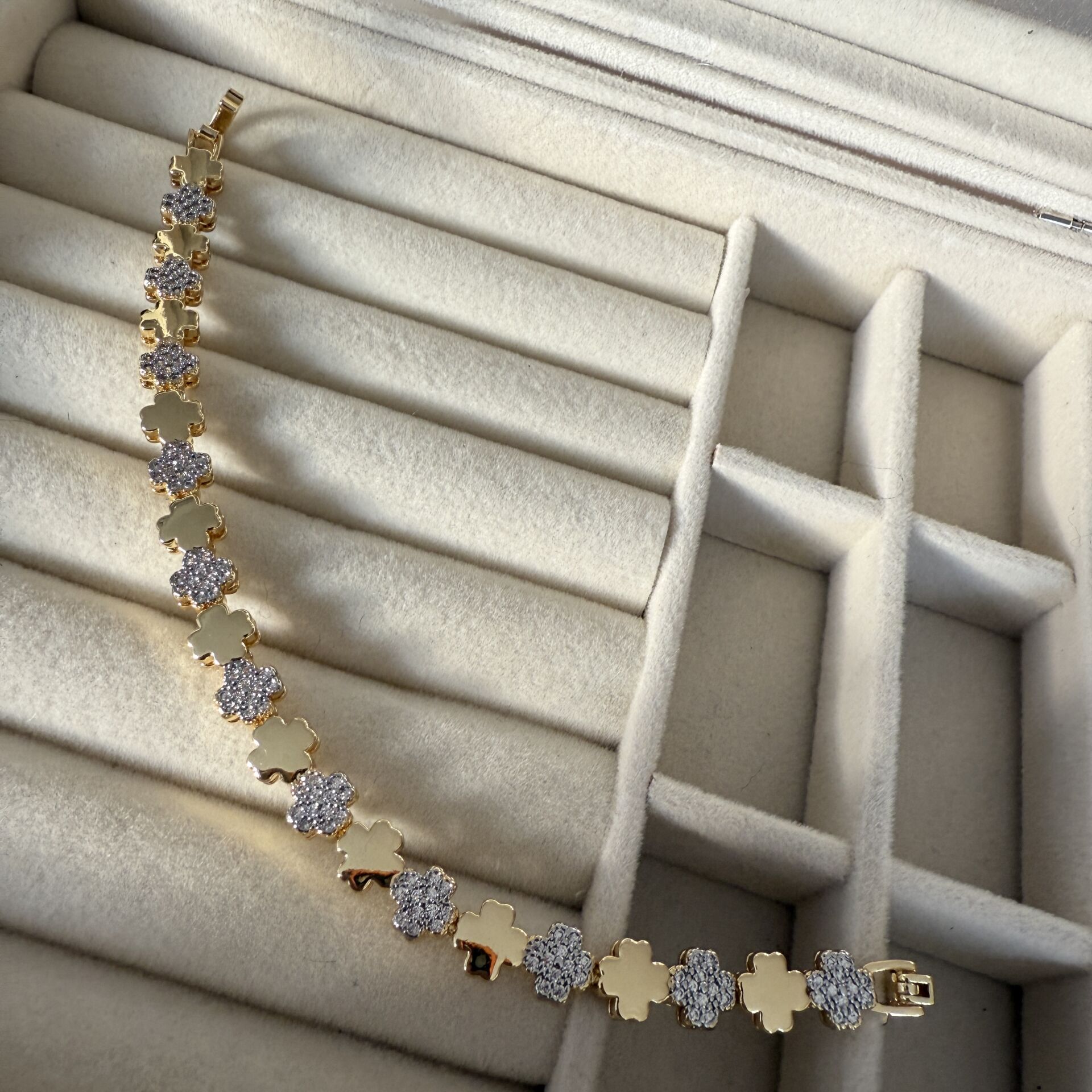 Özel Seri Zirkon Taşlı 14K Altın Kaplama Yonca Figür Bileklik