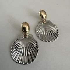 Gold Oval Plakada Gümüş Deniz Kabuğu Figür Sallantı Küpe