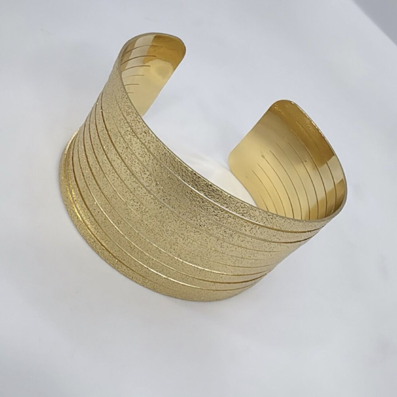 Tırtık Desenli Gold Kesik Plaka Çoklu Görünüm Kelepçe Bileklik