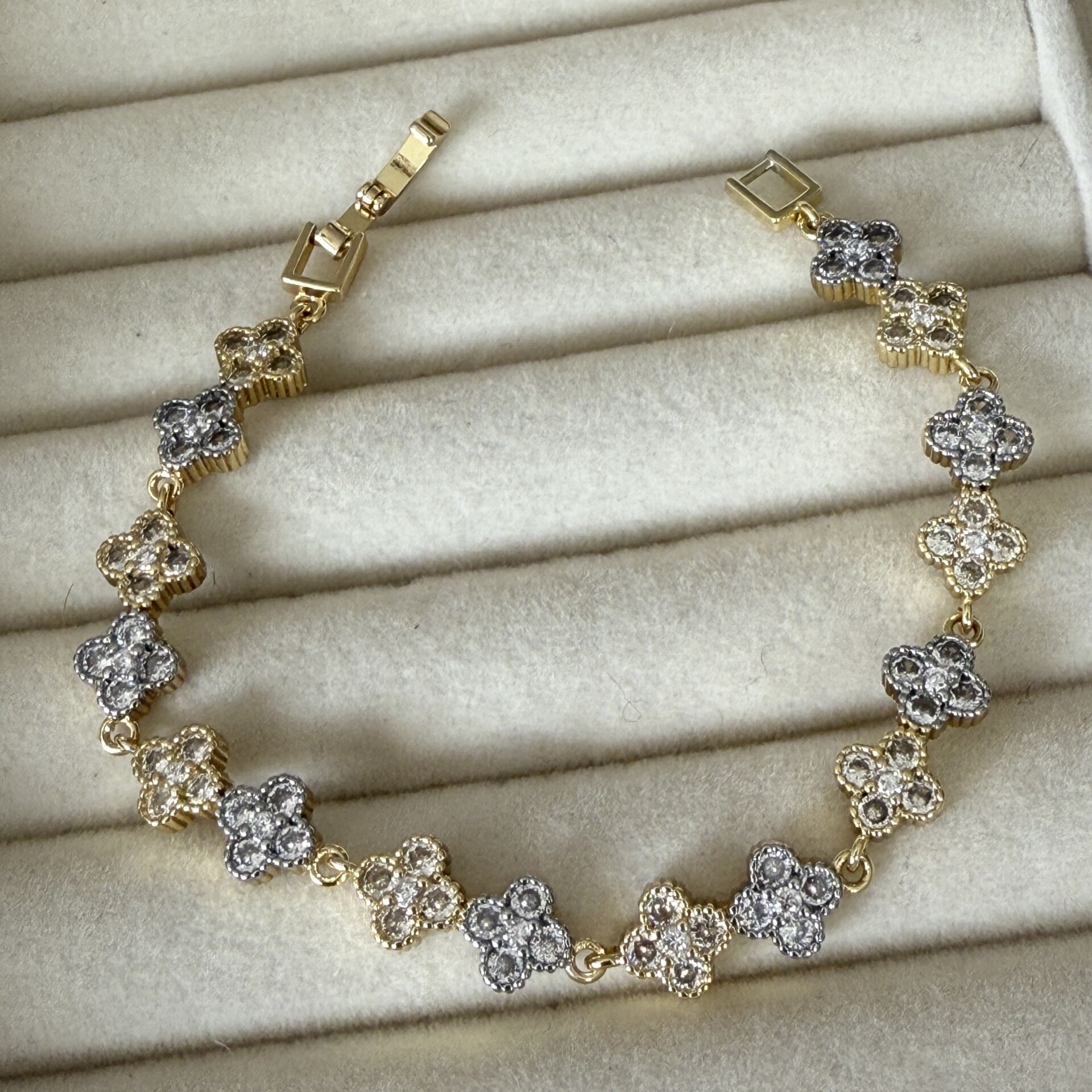 Özel Seri Zirkon Taşlı 14K Altın Kaplama Yonca Figür Bileklik