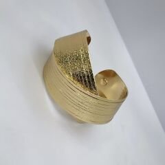 Parlak Gold Tırtık Desenli Çoklu Çarpı Plaka Görünüm Kelepçe Bileklik