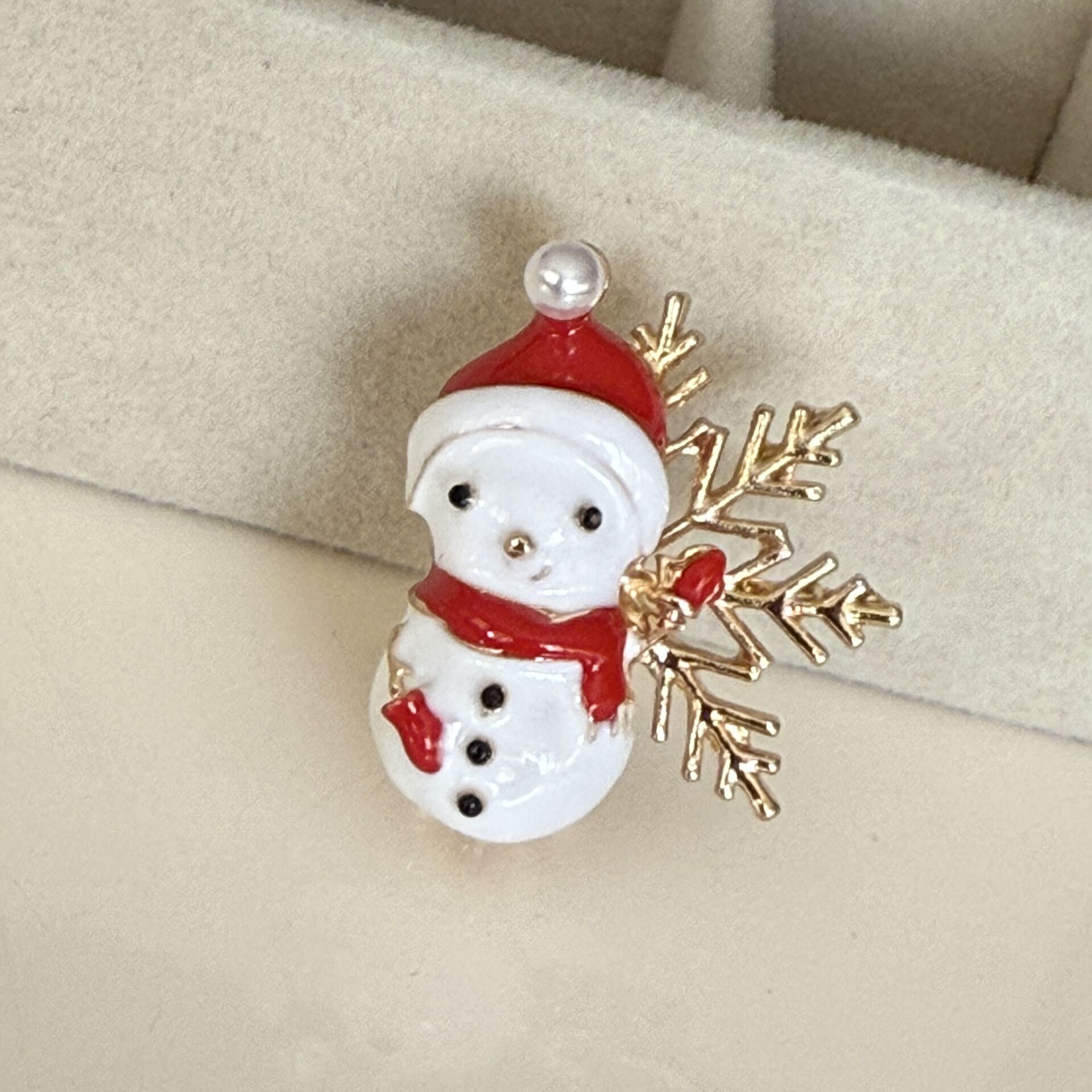 İthal Kartanesi Detay Kardan Adam Broş