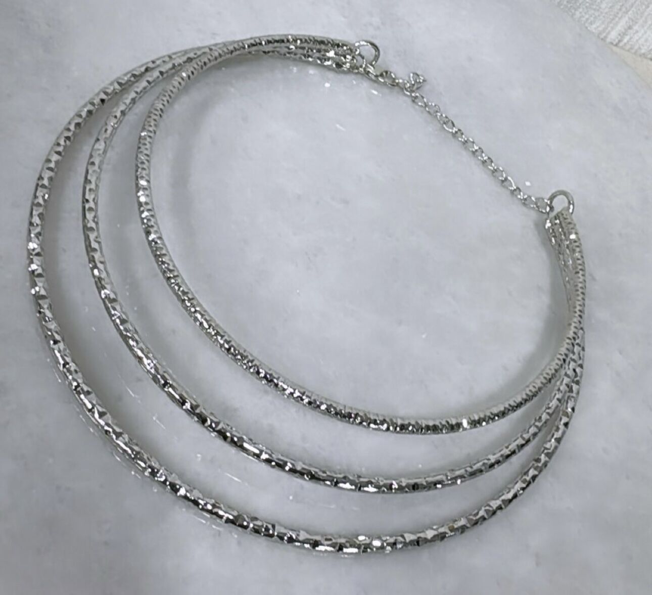 Özel Seri Gümüş Parlak Tırtıklı Üçlü Görünüm Choker Kolye