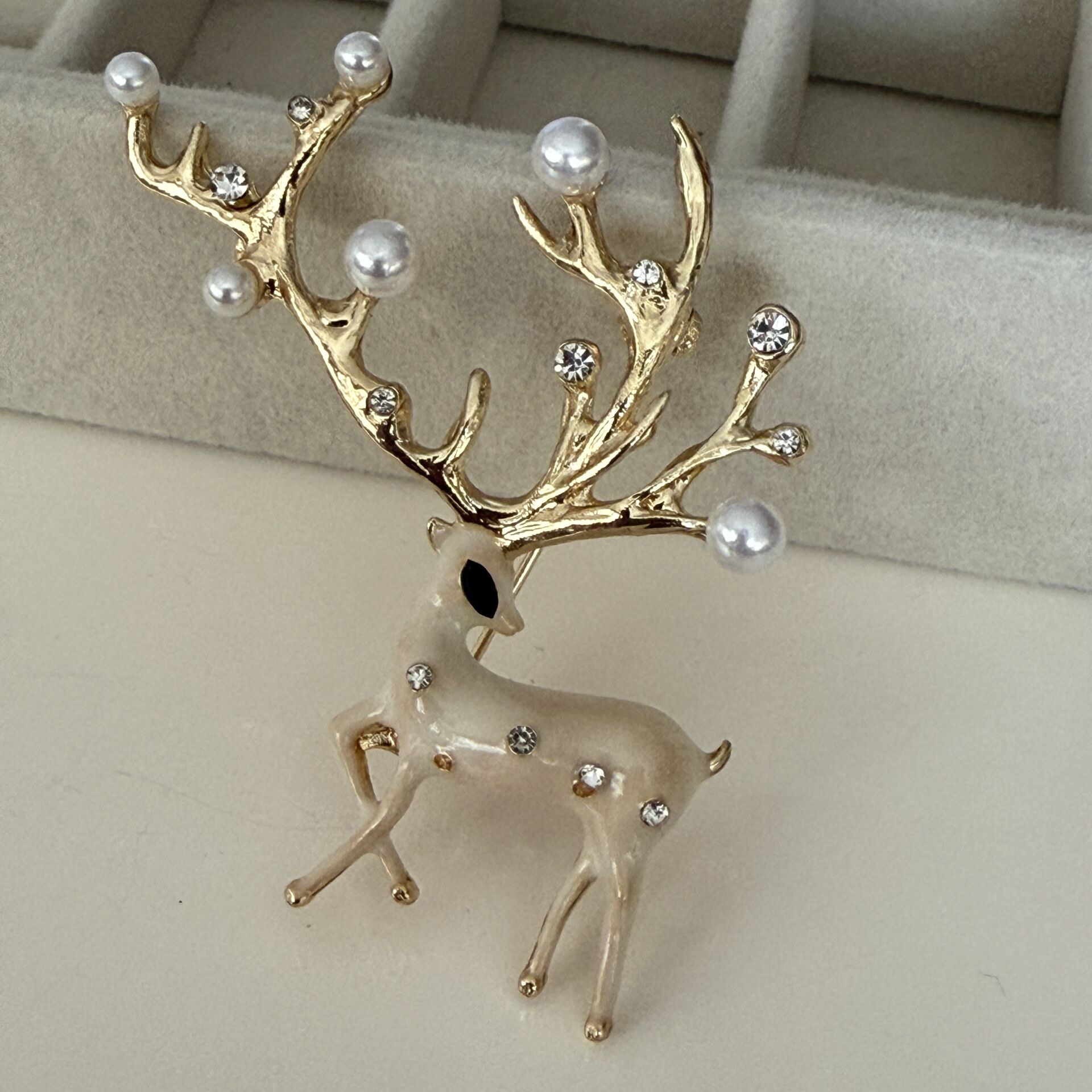 İthal Uzun Boynuzlu Taşlı İncili Geyik Broş