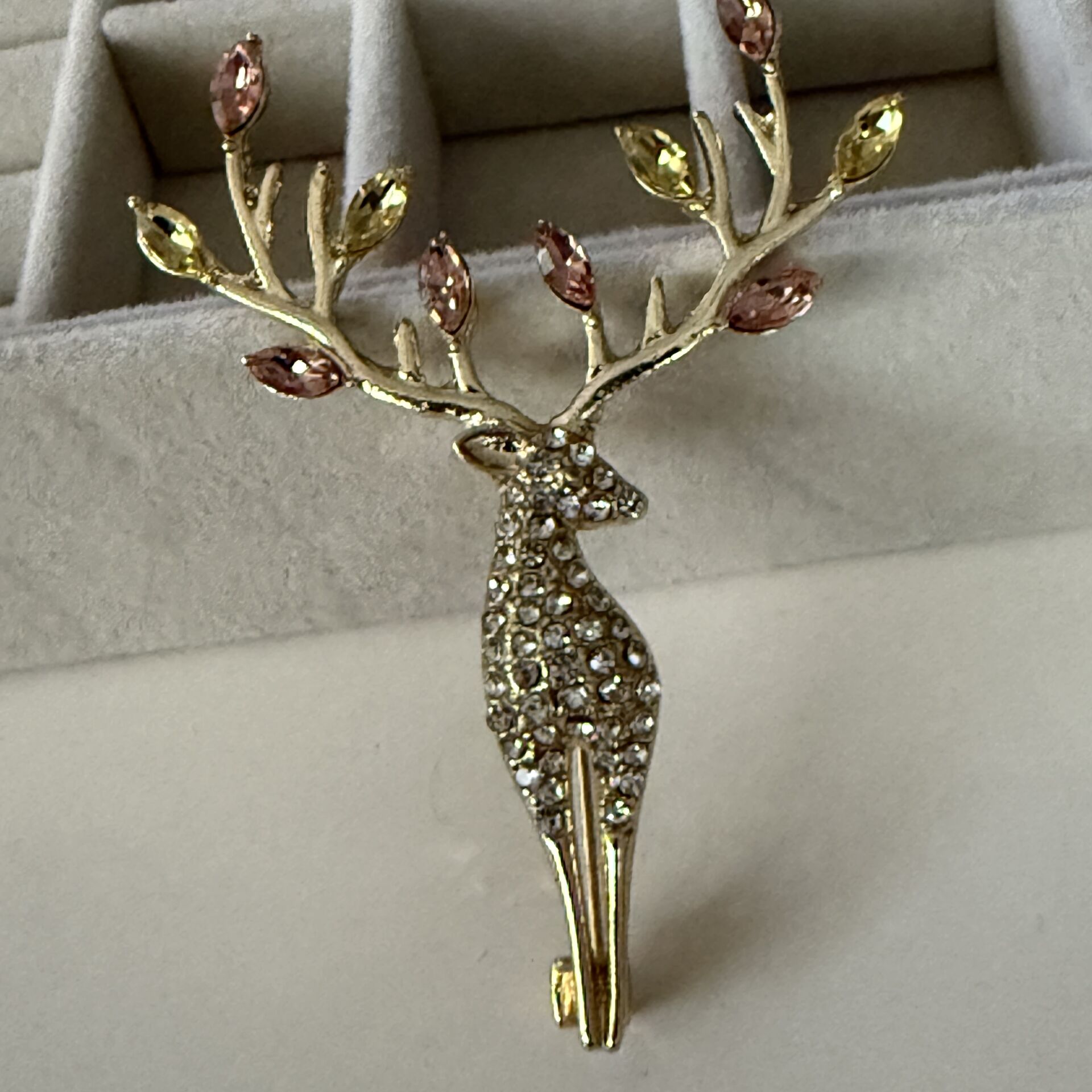 İthal Zirkon ve Renkli Kesme Taşlı Geyik Broş