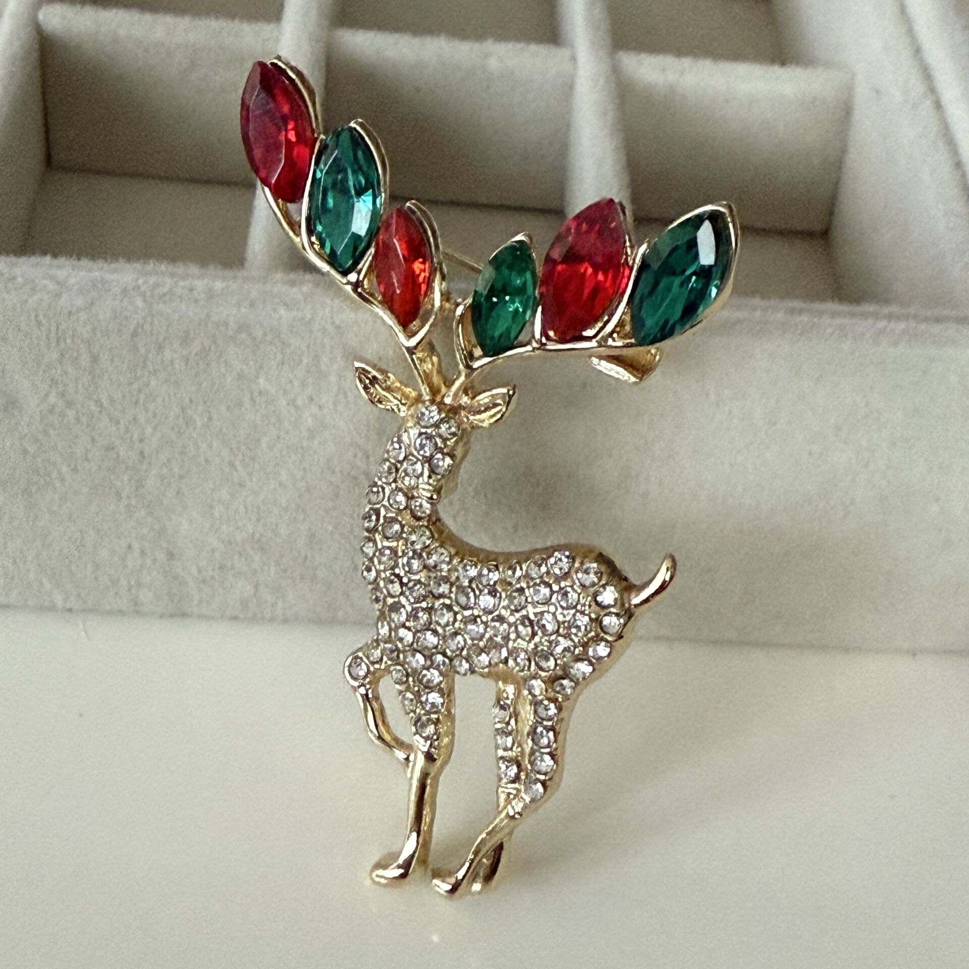 İthal Renkli Taşlı Geyik Broş