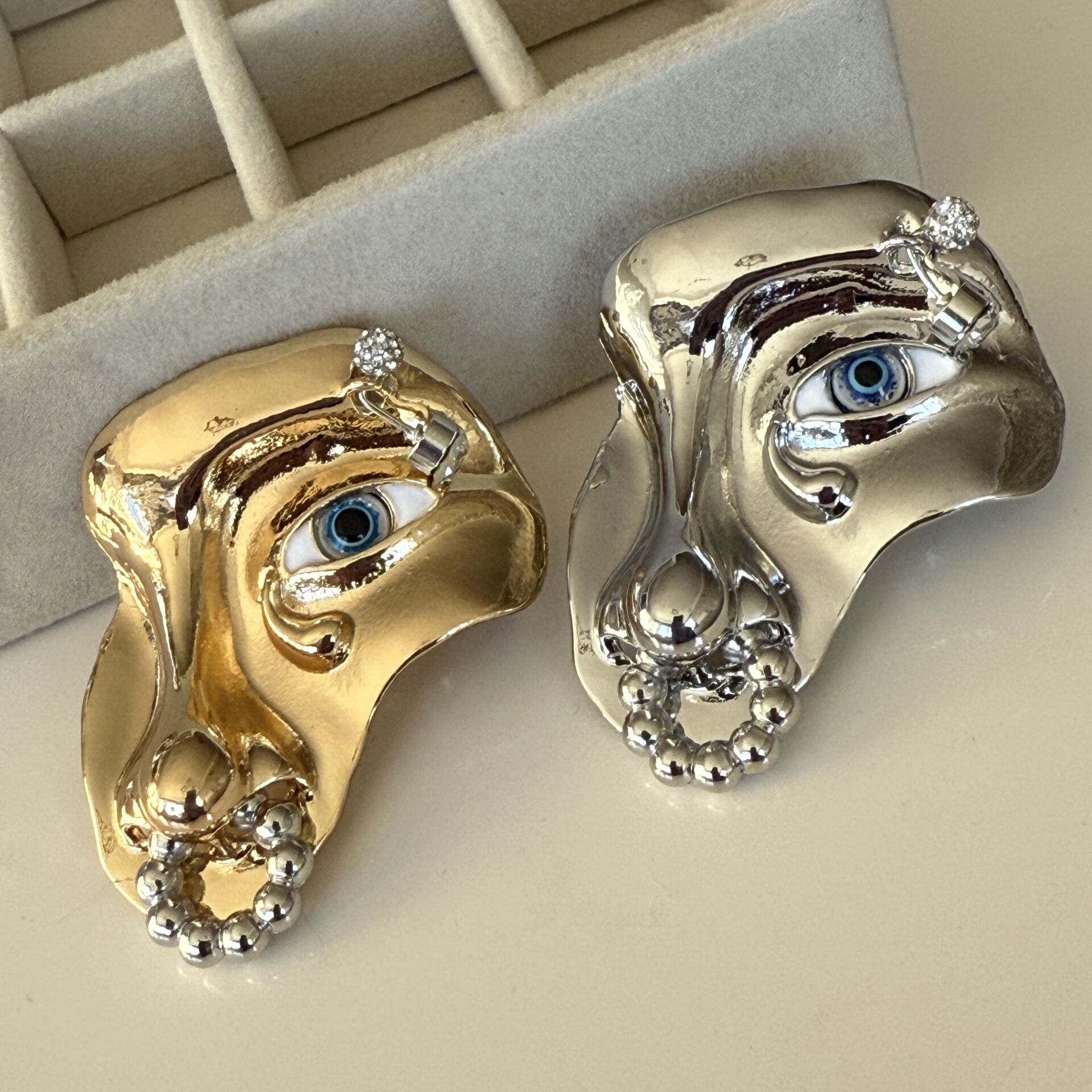 İthal Zirkon Taşlı Silüet Model Tasarım Broş