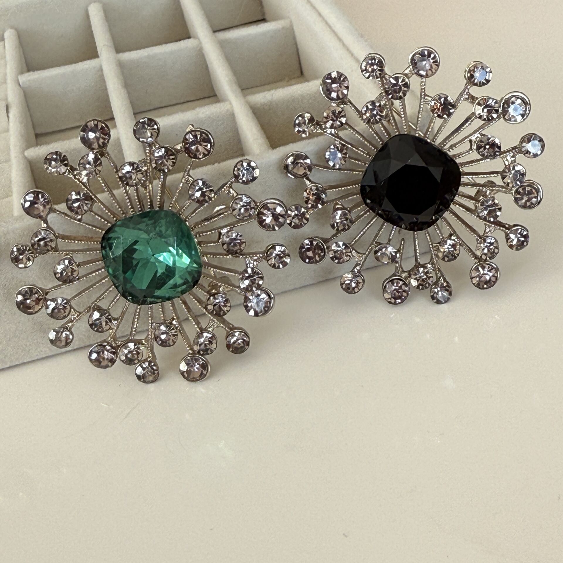 İthal Taşlı Tasarım Broş