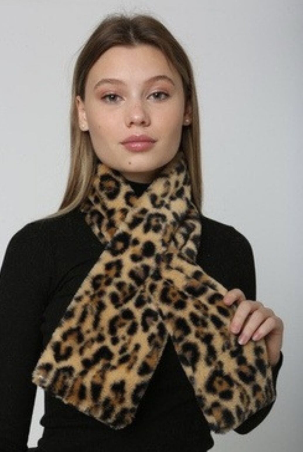 Leopar Desenli Peluş Boyunluk