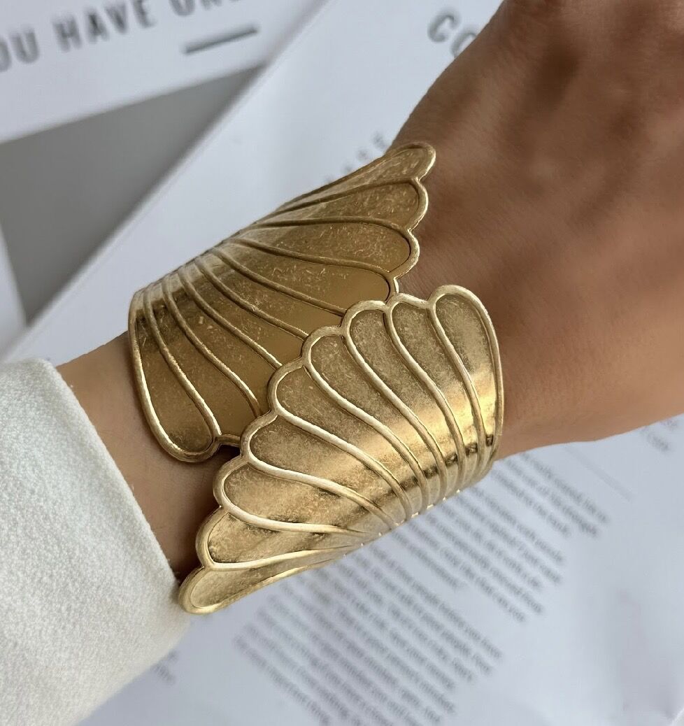 Özel Seri İşlemeli Kanat Görünüm Kelepçe Bileklik