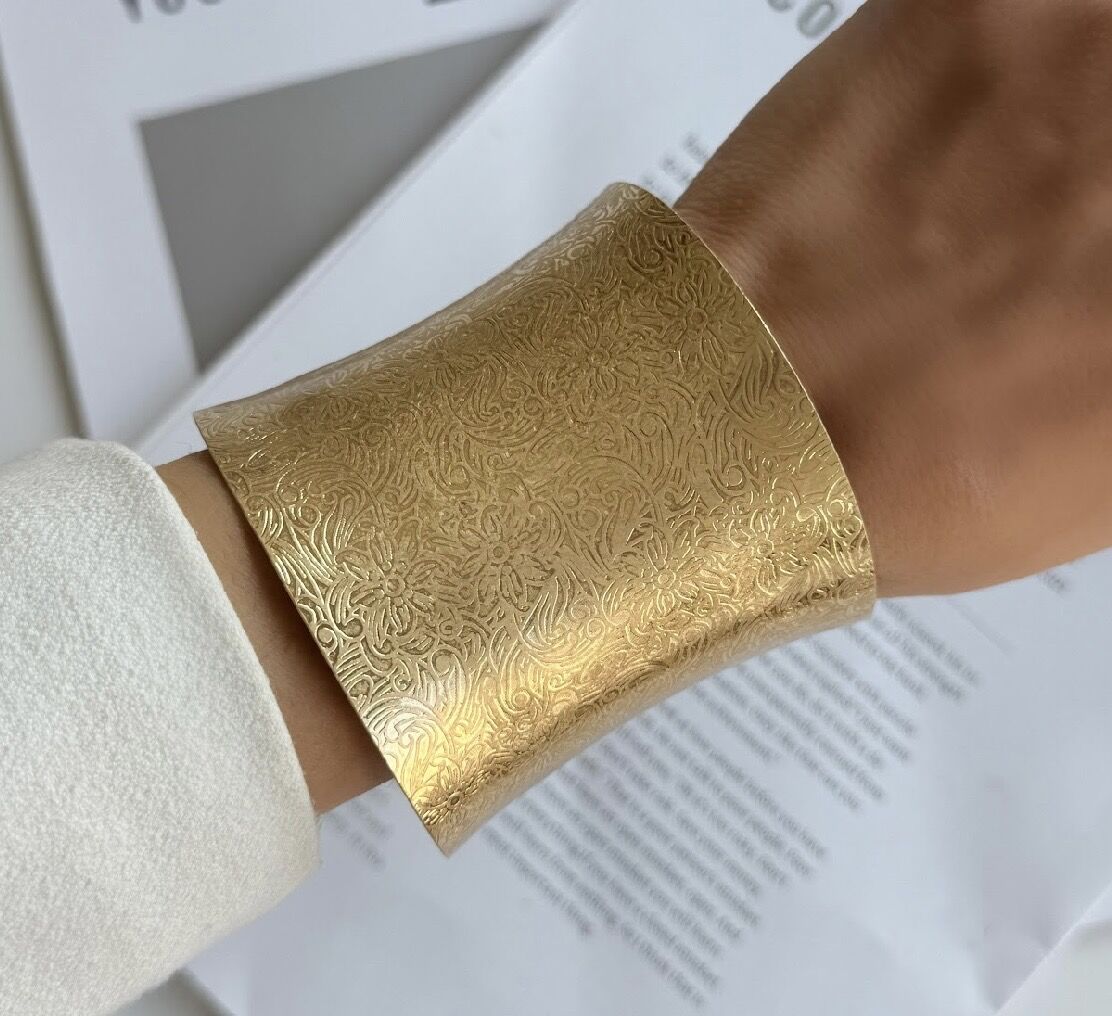 Özel Seri İşlemeli Kalın Kelepçe Bileklik