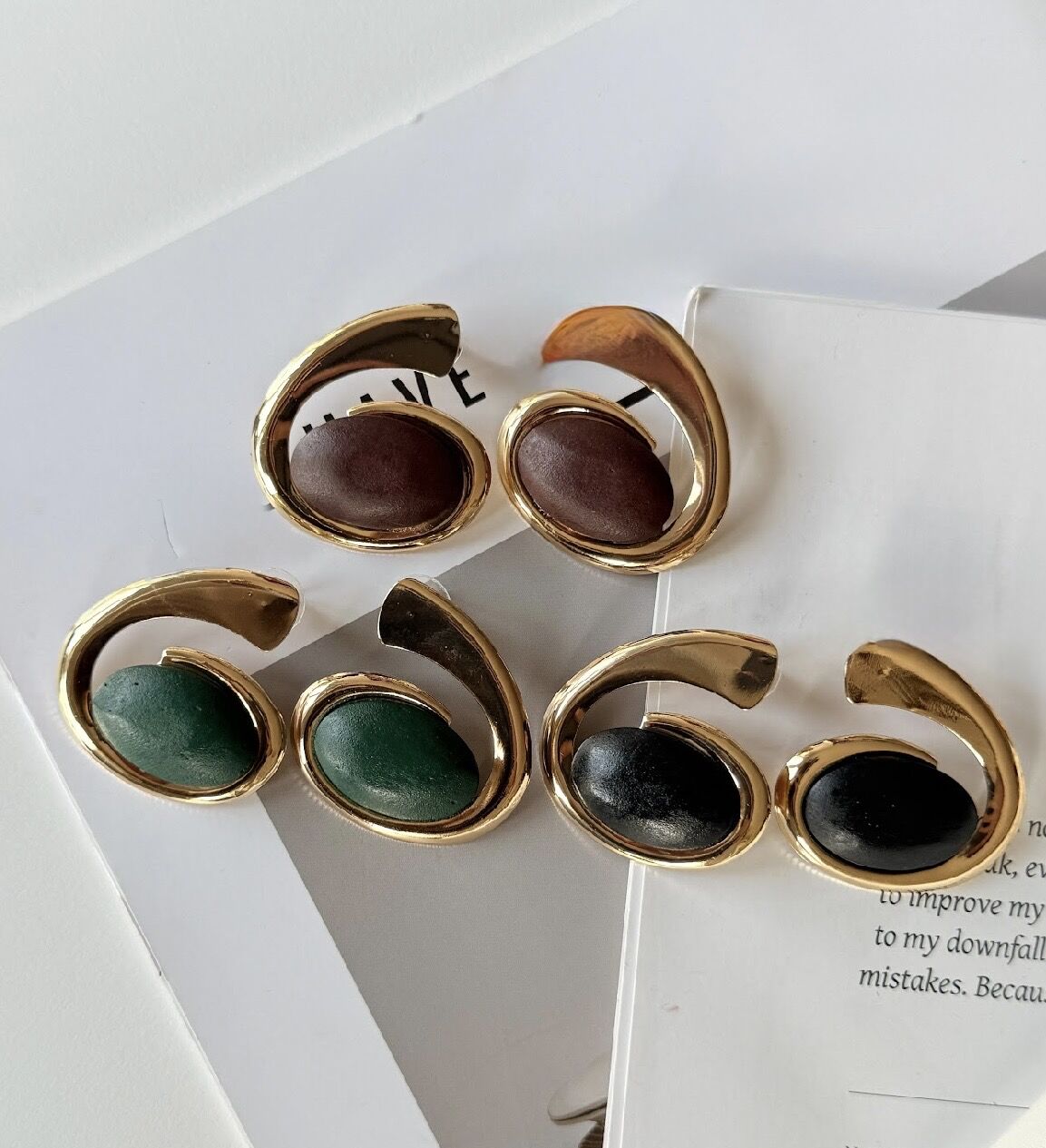 Marka Model Deri Detay Tasarım Küpe