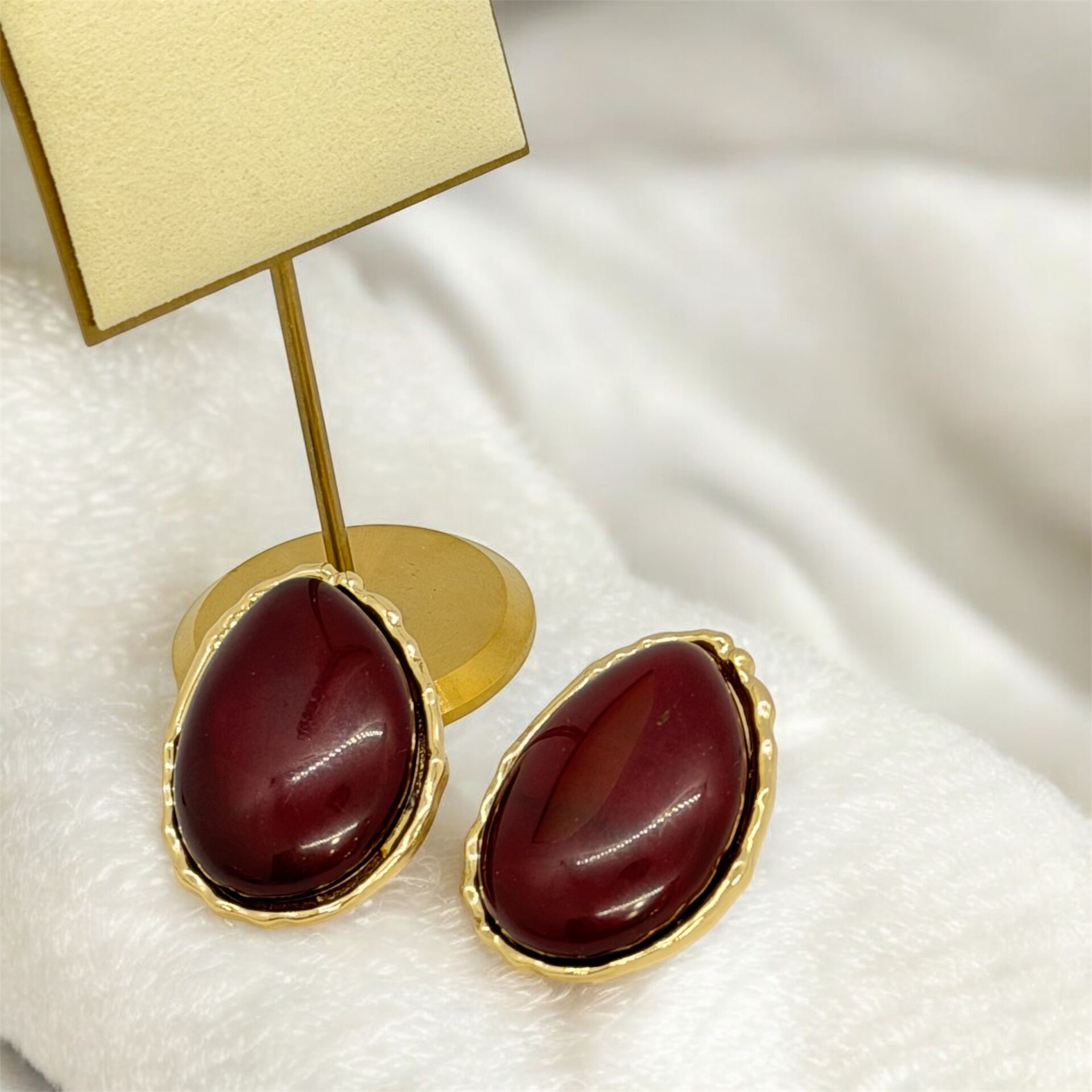 Marka Model Gold Çerçeve Kahve Oval Küpe