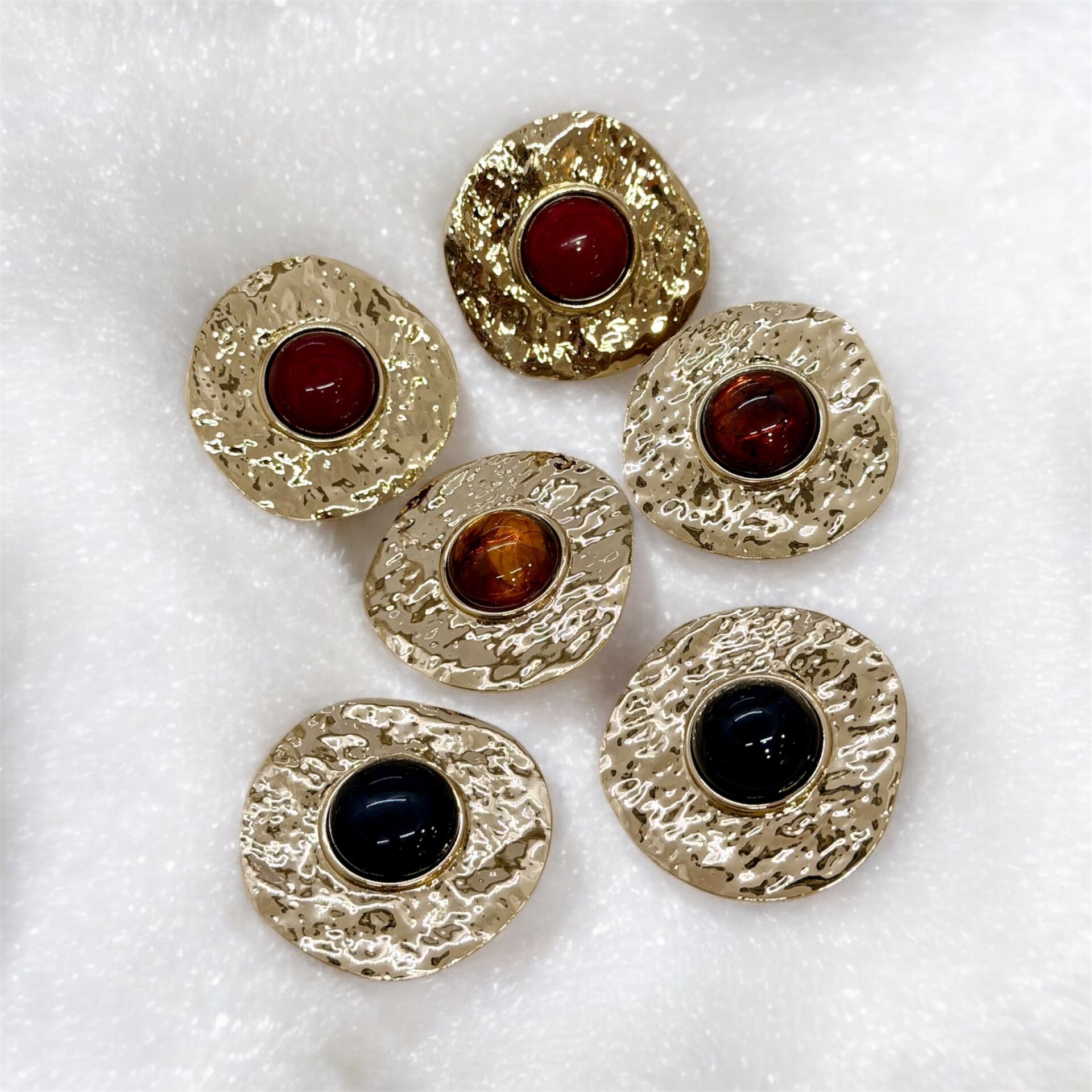 Marka Model Taşlı Dövme Daire Plaka Küpe