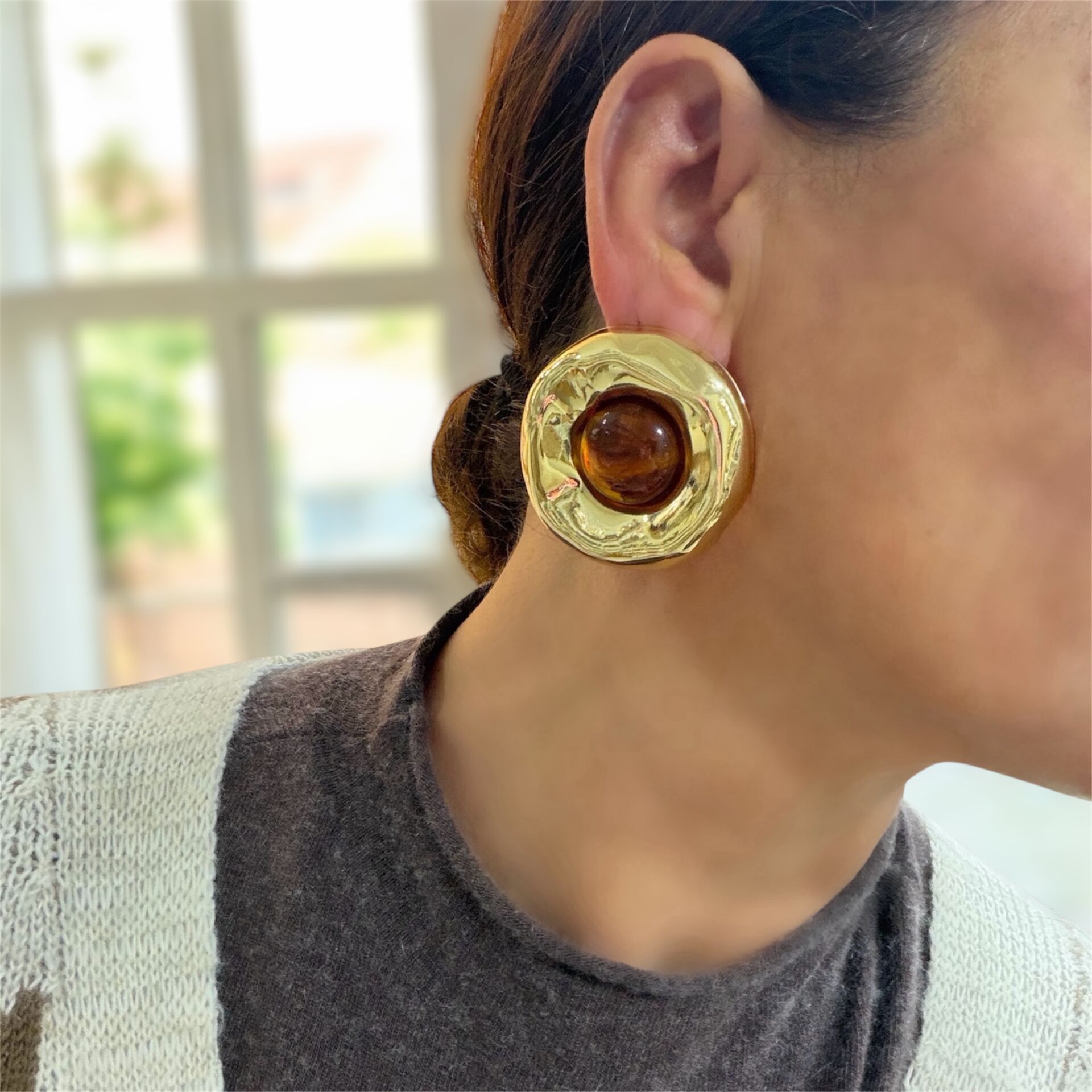 Marka Model Geniş Bombeli Kahve Taş Daire Küpe