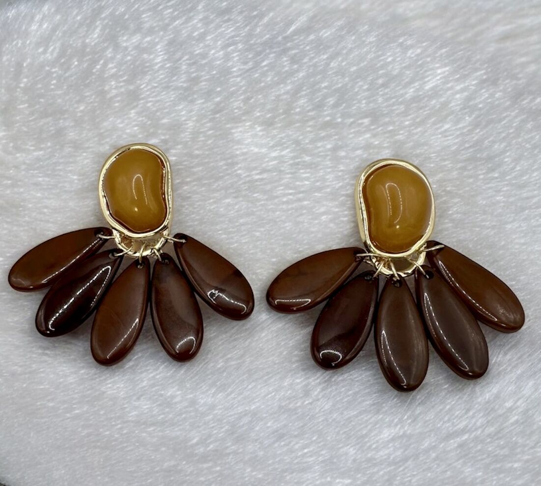 Marka Model Damla Reçine Sallantılı Küpe