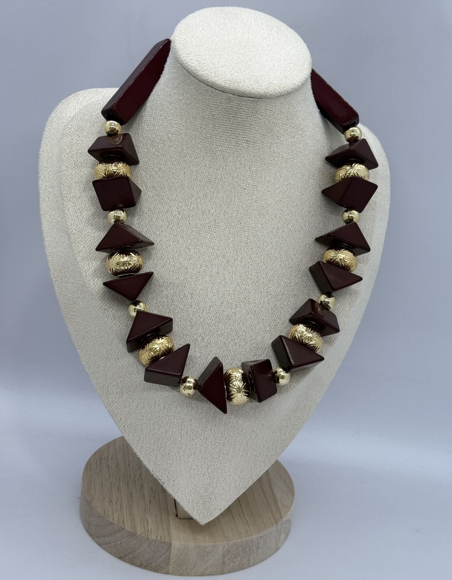 Gold Biye Detay Asimetrik Bordo Kolye