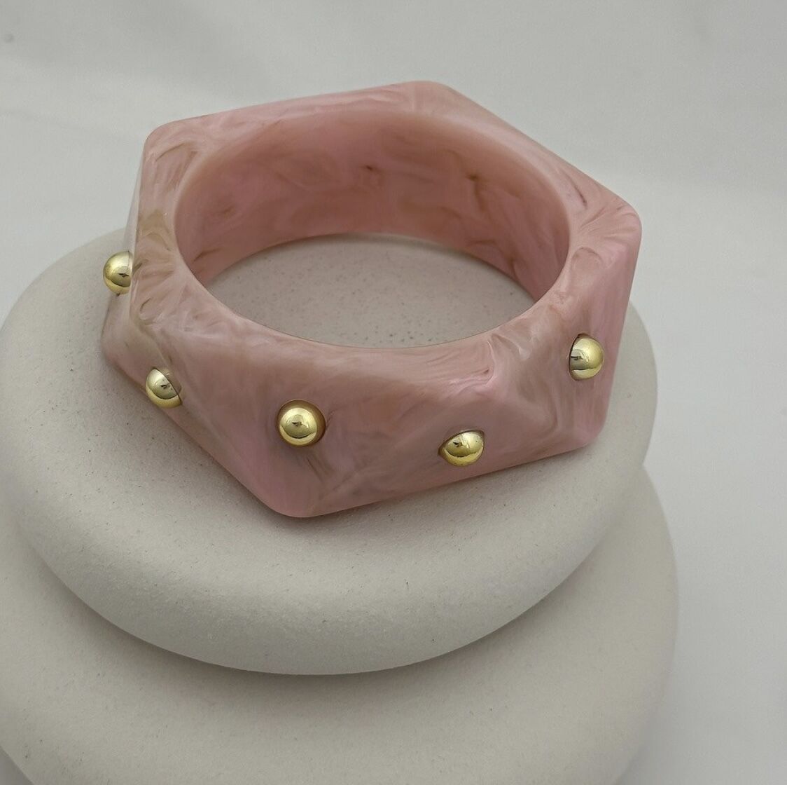 Hareli Kemik Model Gold Topçuk Detay Bilezik (6.7 Cm)