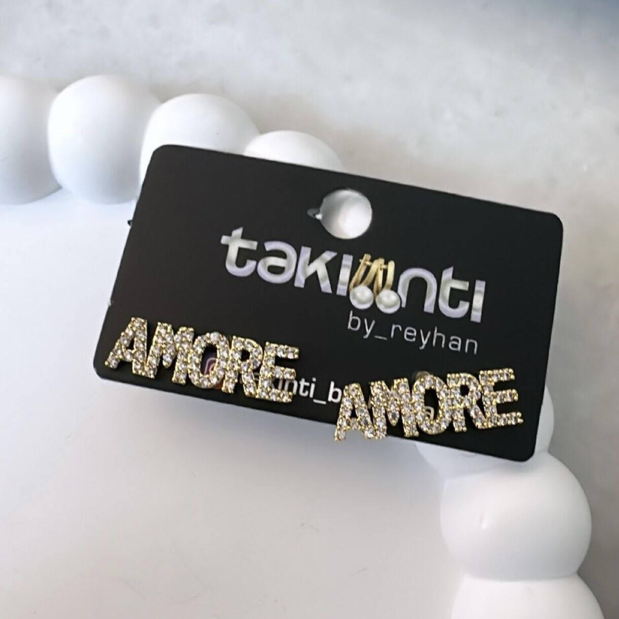 Zirkon Taşlı Amore Yazı Küpe