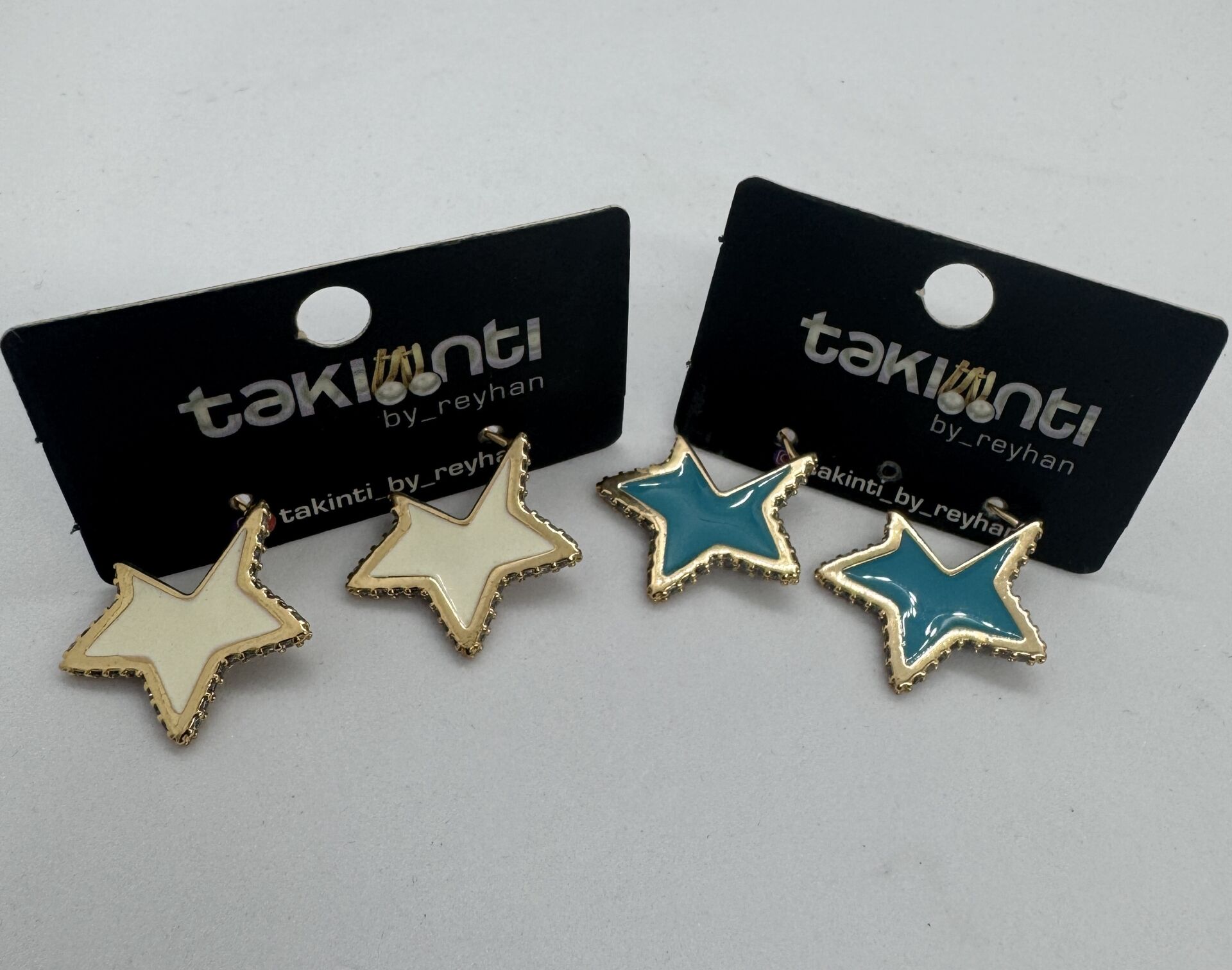 Mineli Minimal Taş Çevrili Yıldız Küpe