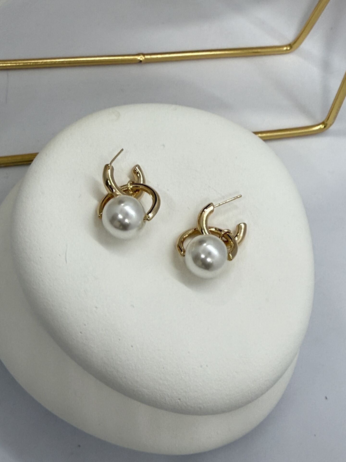 Özel Seri Boru Plaka C Model Orta Boy Top İnci Sallantı Küpe