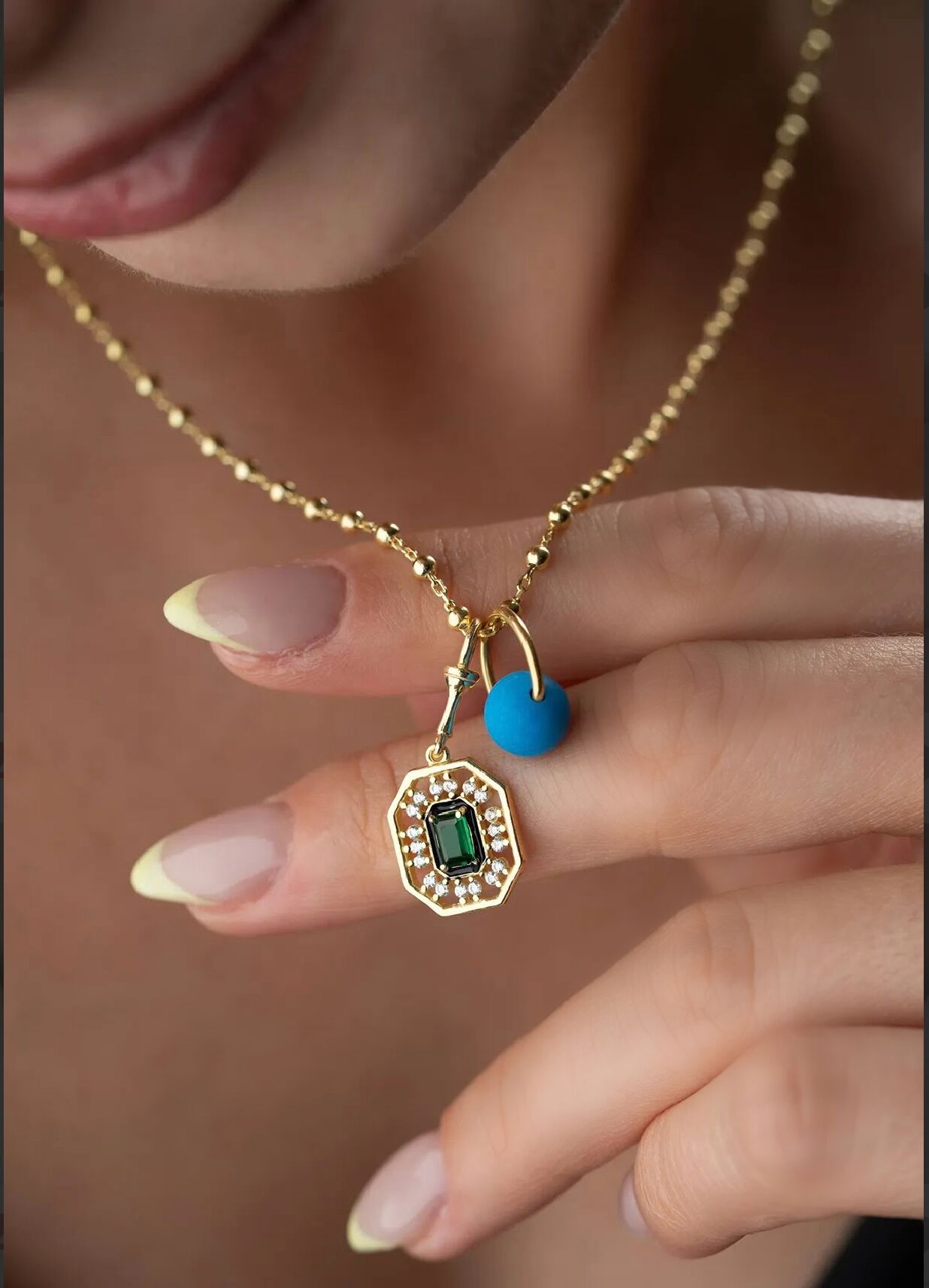 Özel Seri Topçuk Zincirde Renkli Baged Taş ve Nazar Sallantı Kolye