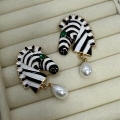 Özel Seri Mineli Zebra Küpe