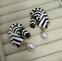 Özel Seri Mineli Zebra Küpe