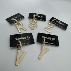 Gold Halkada Harf Sallantı Küpe