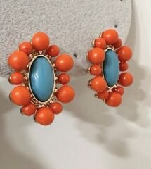 Marka Model Topçuk Çevrili Oval Taş Küpe