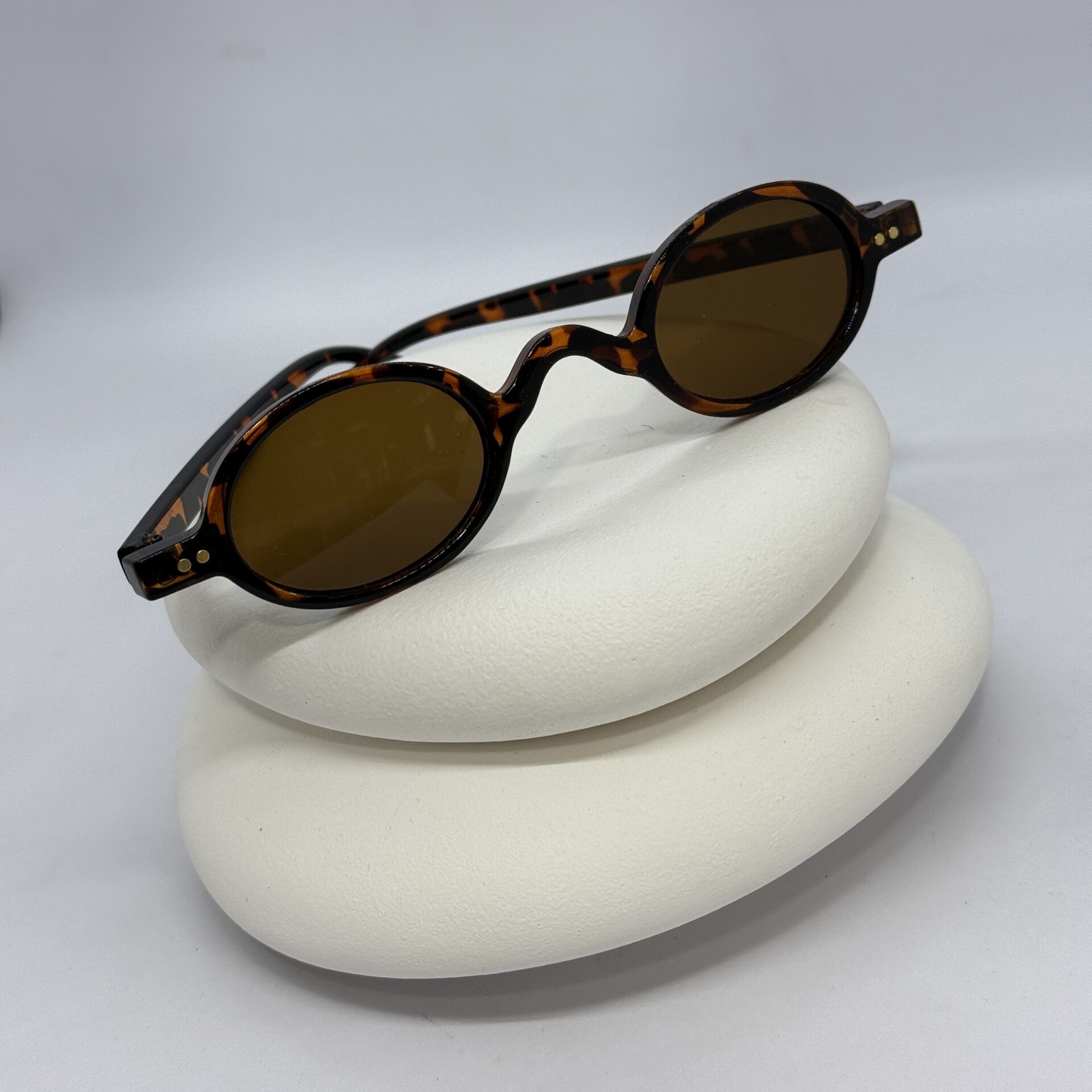 Oval Kahve Hareli Retro Güneş Gözlüğü