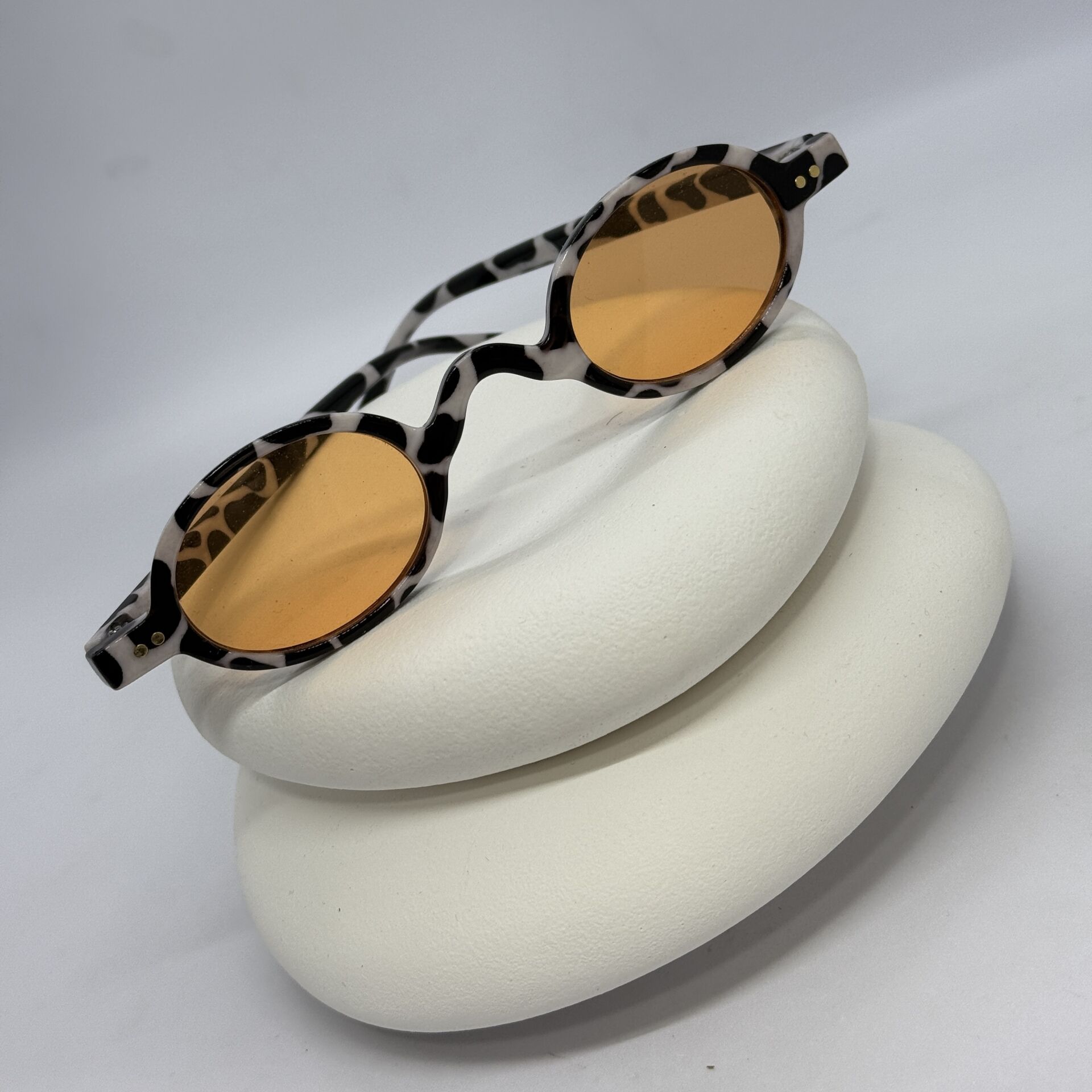 Bej Leopar Desen Oval Retro Güneş Gözlüğü