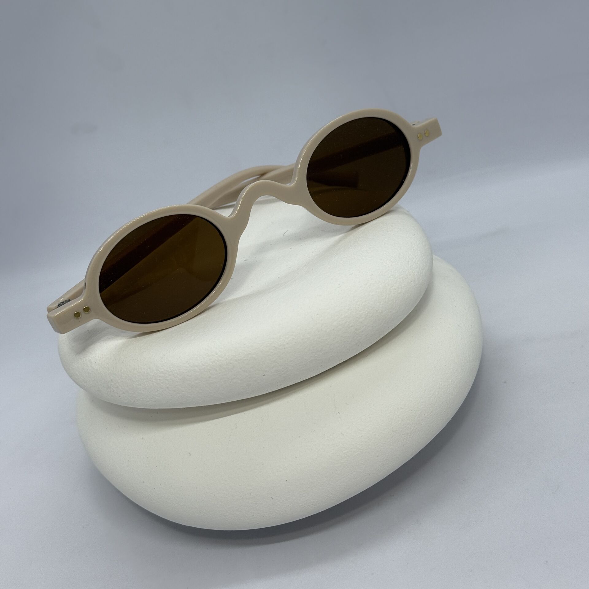 Bej Oval Retro Güneş Gözlüğü