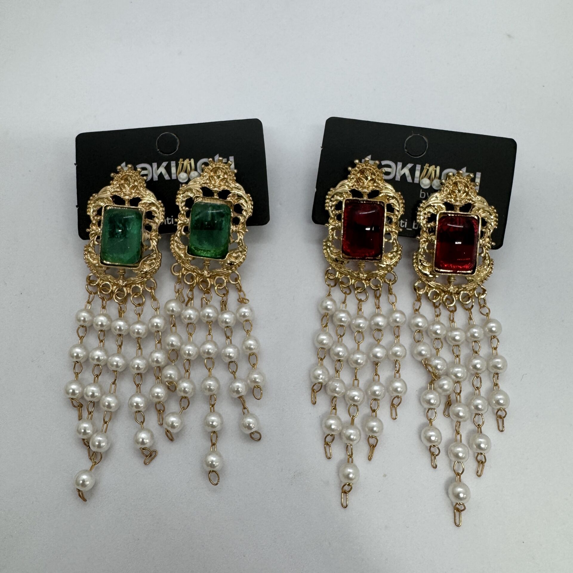 Vintage Taş Detay İnci Sallantı Küpe