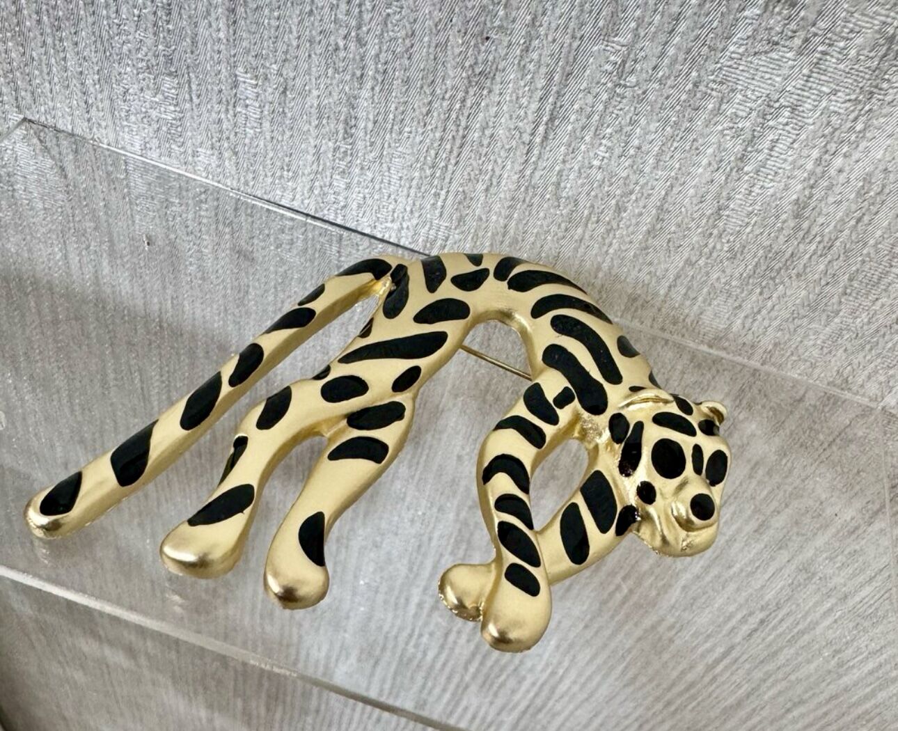 İthal Mat Gold Plaka Çita Broş