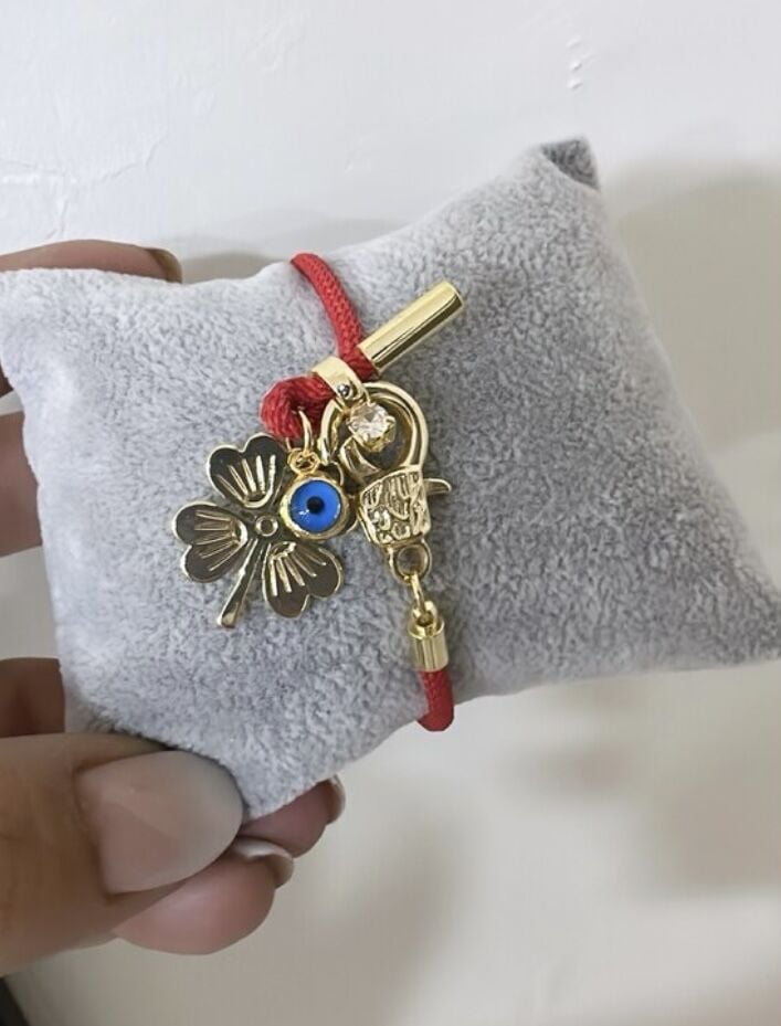 Önden Kilit Yonca Nazar Detay Kırmızı Bileklik