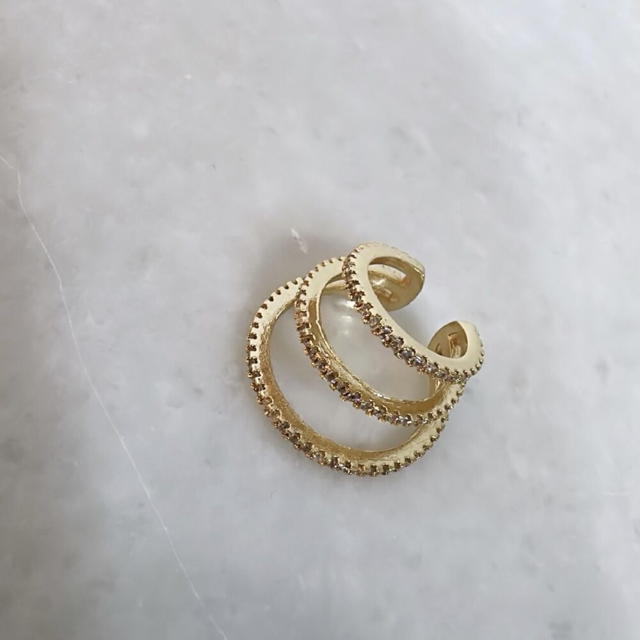 Üçlü Görünüm Taşlı Kıkırdak Küpe
