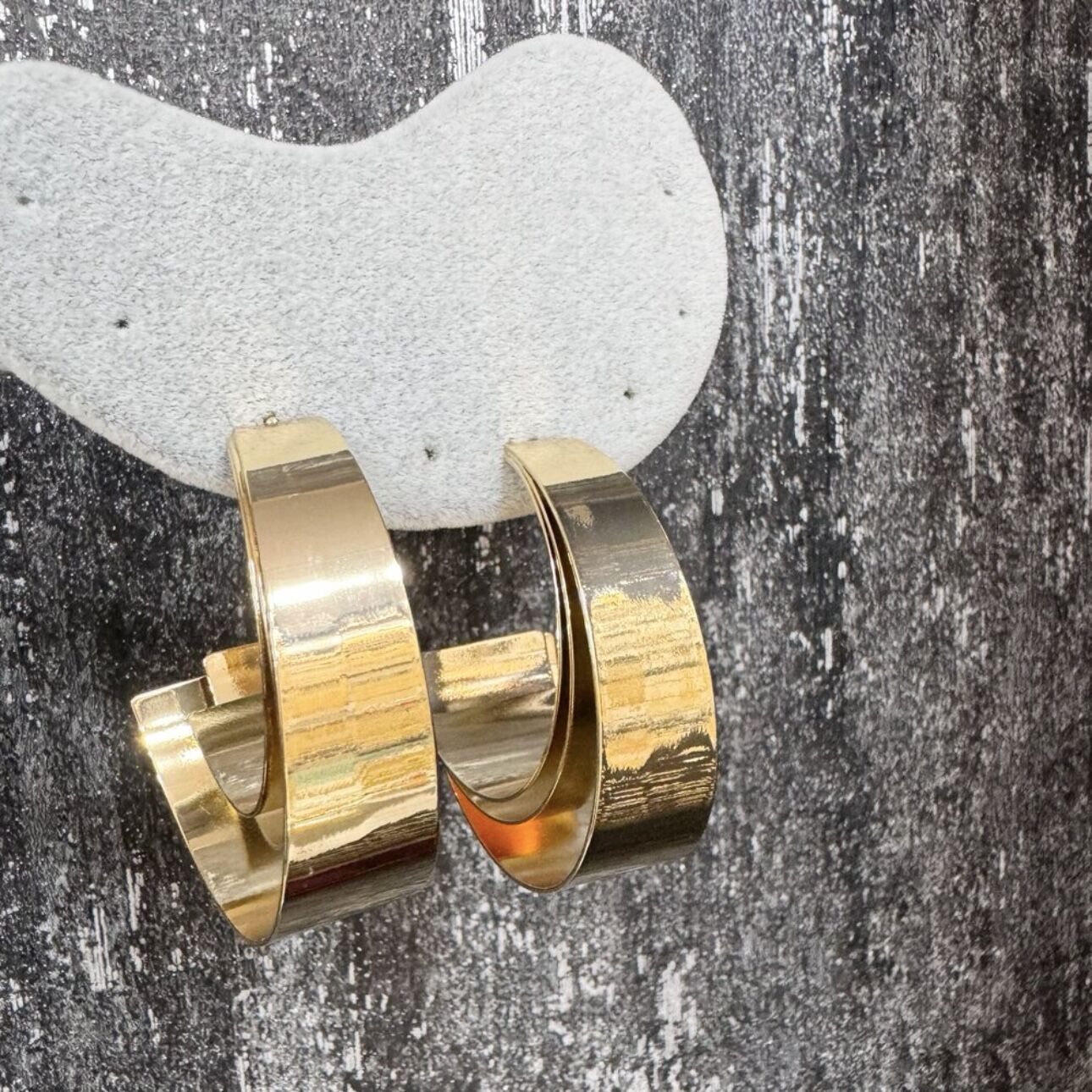 Katlı Kalın Plaka Yarım Ay Küpe